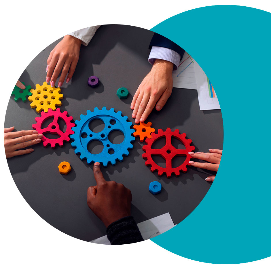 Manos sobre engranajes